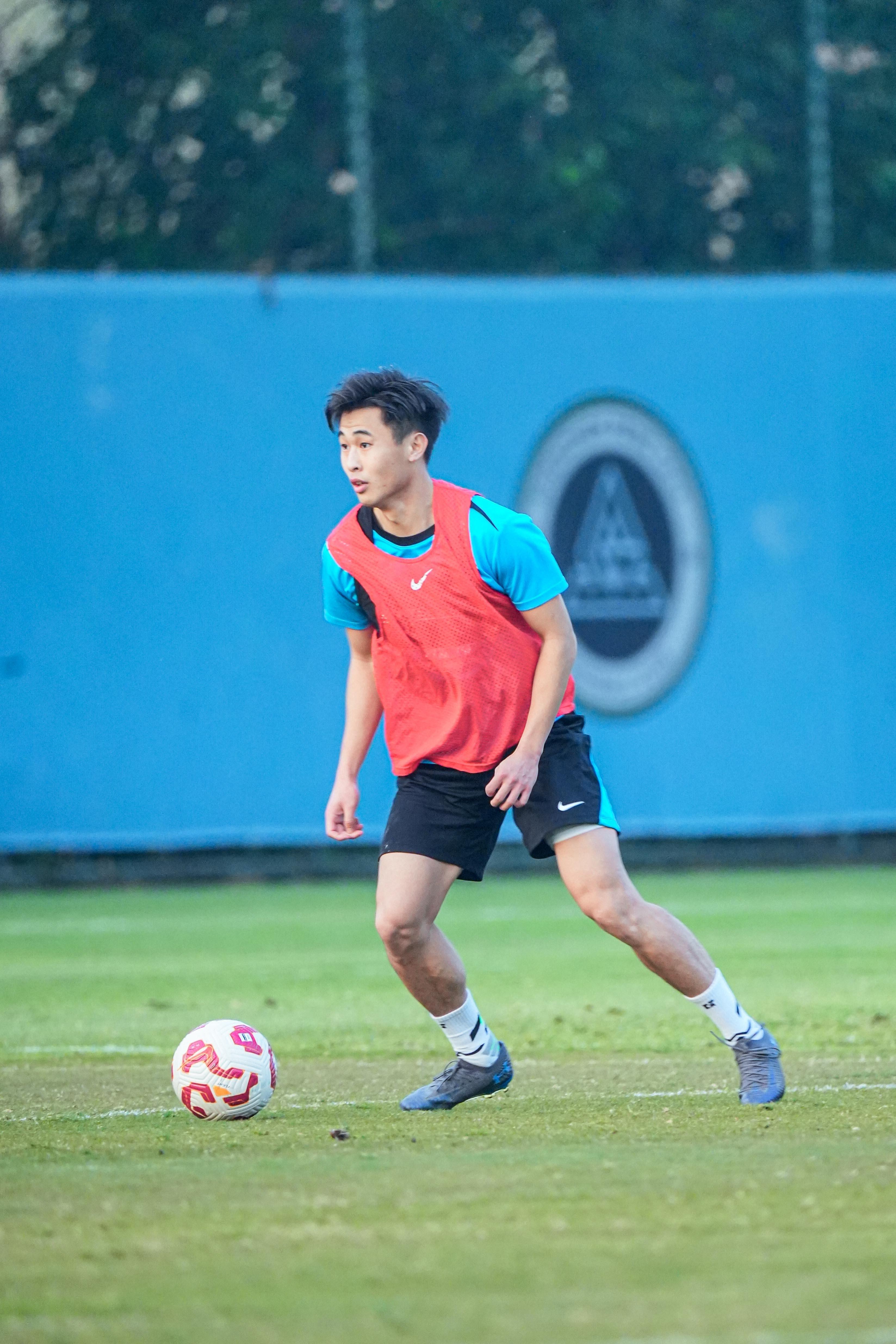 世界杯官方手机客户端-官方：戴伟浚左膝关节外侧半月板撕裂，已完成手术，预计康复期6周