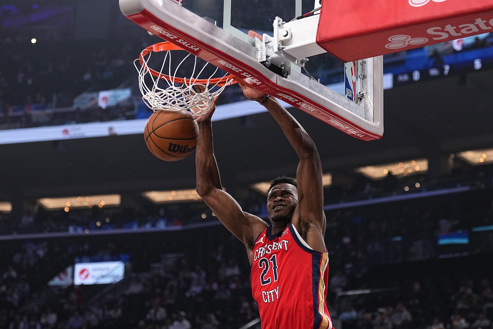 世界杯手机高清观看-攻防发力！米西底线突破起飞暴扣 随后防守端送排球大帽