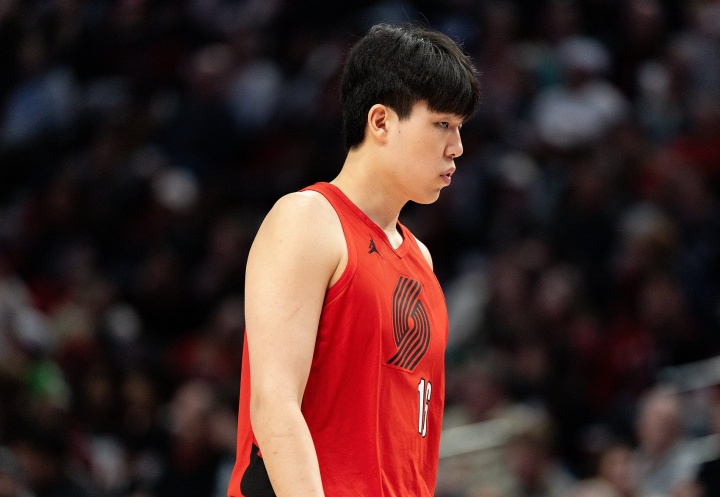 世界杯手机高清观看-给机会你得把握住啊！杨瀚森半场1中0没有得分 拿到3板 正负值-11